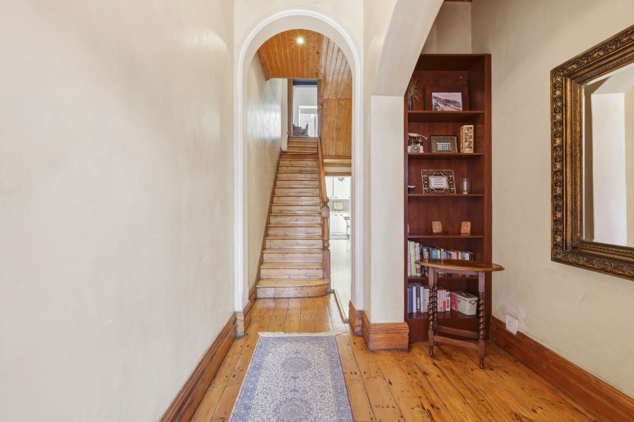 6 Bedroom Property for Sale in Green Point Western Cape